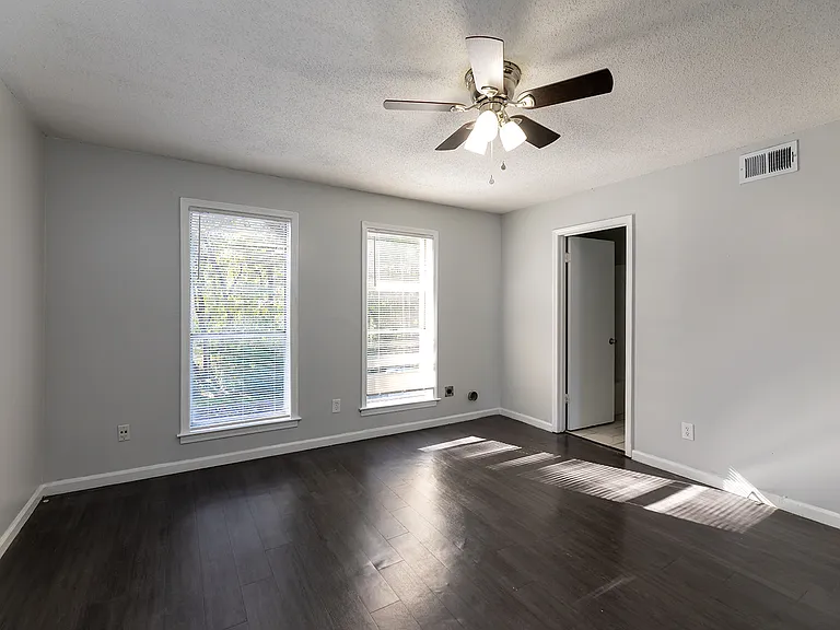 Berclair Apartments — Photo 12