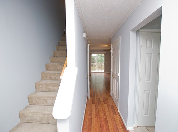 Foyer-Hall-Stairway