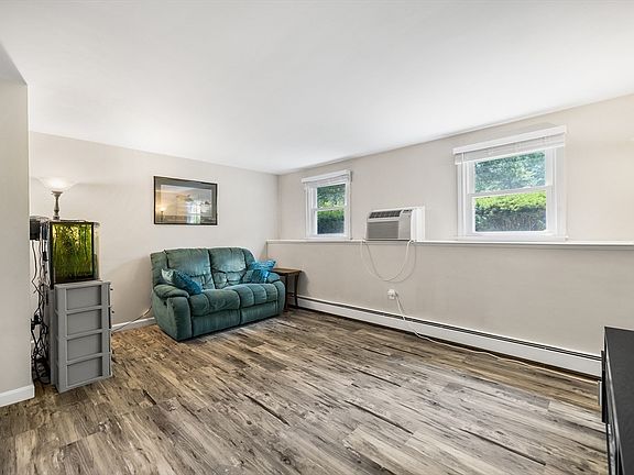 3rd image of 1348 Main St APT 2