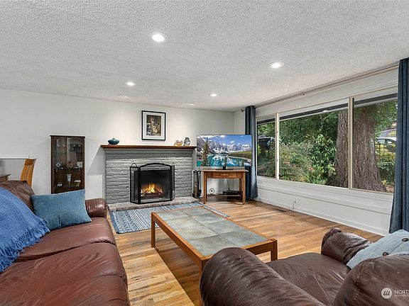 4th image of 13753 22nd Avenue NE