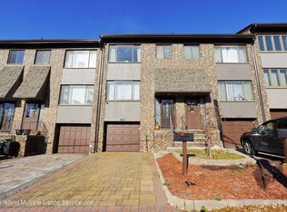 387 Fingerboard Rd, Staten Island, NY 10305