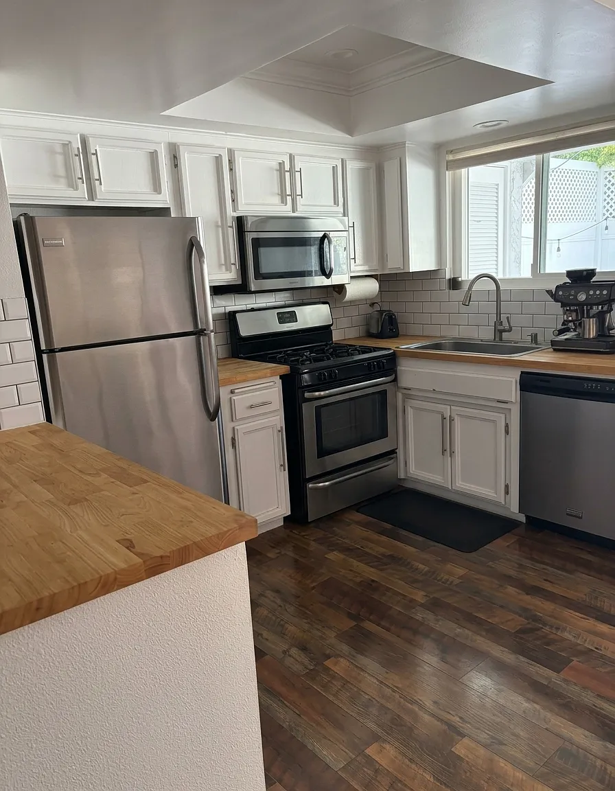 2 bed, 903 sqft, $3,950 — Photo 3