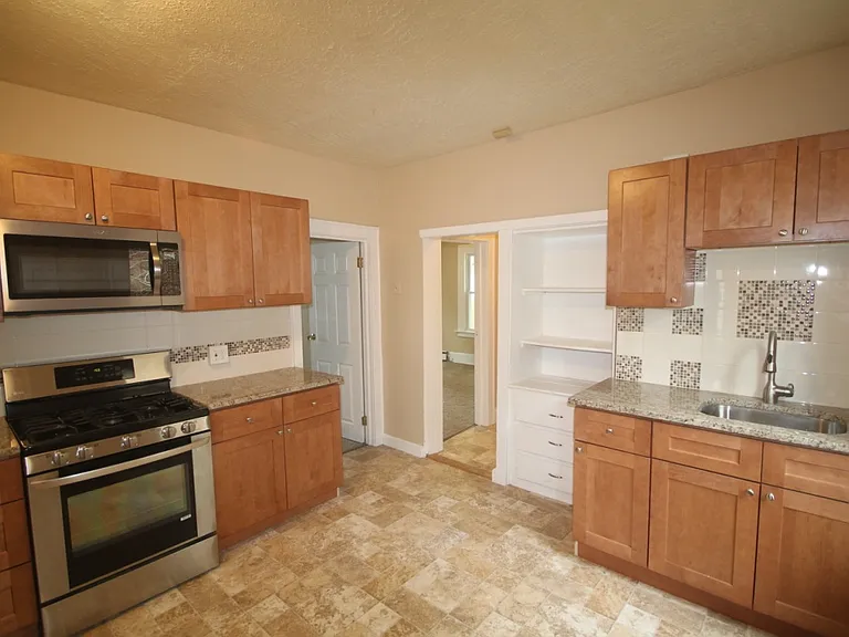 33 Harvard St #1 — Photo 4