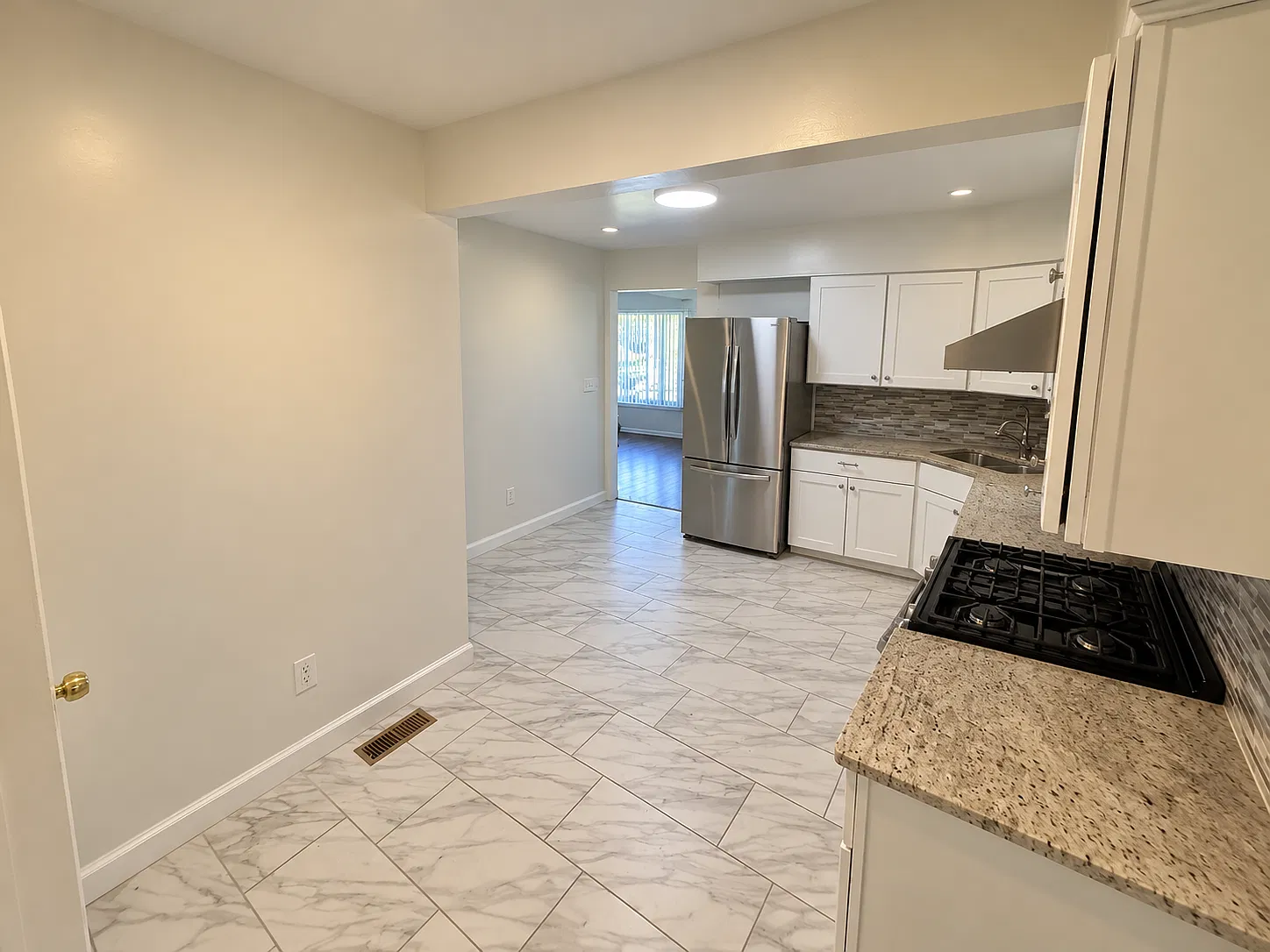 4 bed, 3.5 bath, $3,300 — Photo 4