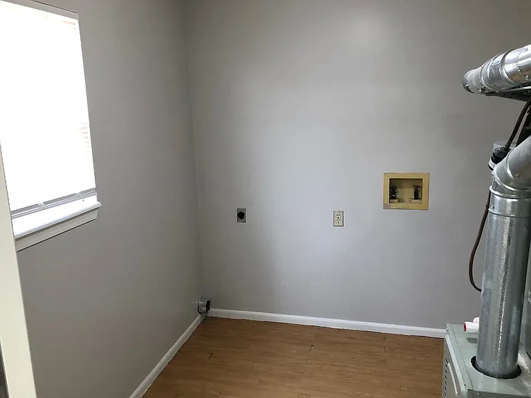 701 N 13th Ter — Photo 12