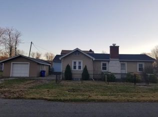 1975 W Center St, Decatur, IL 62526