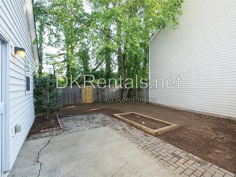 207 Daventry Way — Photo 12