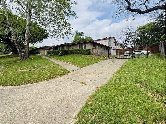 3rd image of 2047 Argyle Ave