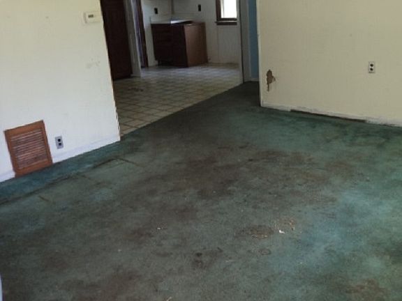 3rd image of 1093 Garden Ln