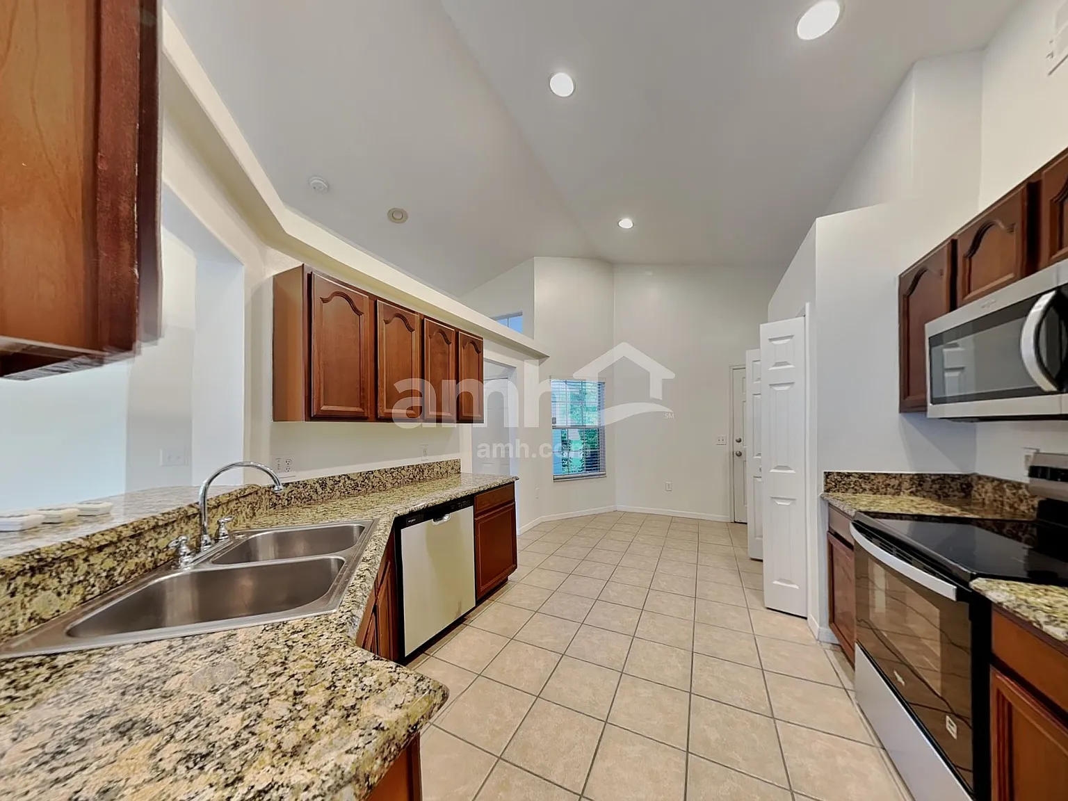 3 bed, 2.0 bath, 1331 sqft, $2,350 — Photo 4