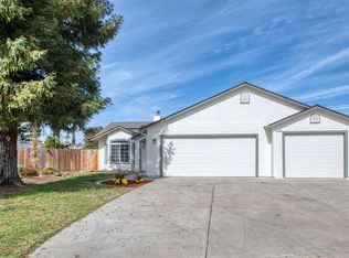 1324 Shirley Ave, Clovis, CA 93611