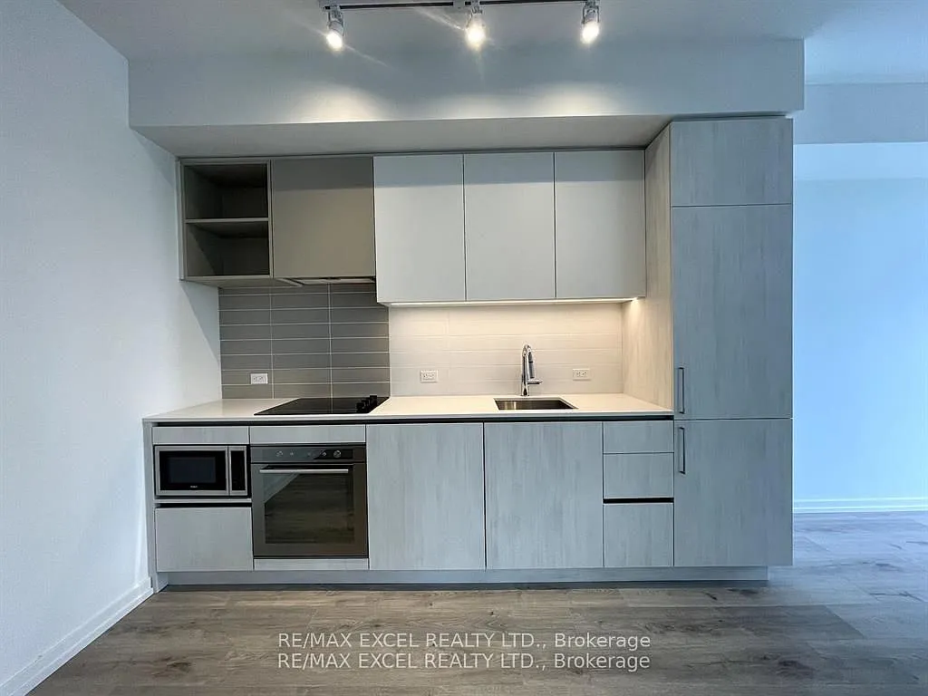 7890 Jane St — Photo 2