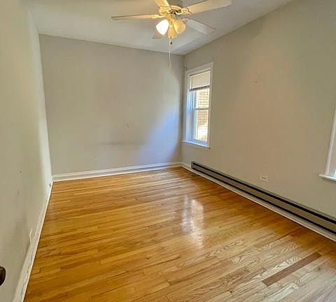 4th image of 3913 N Southport Ave #1E