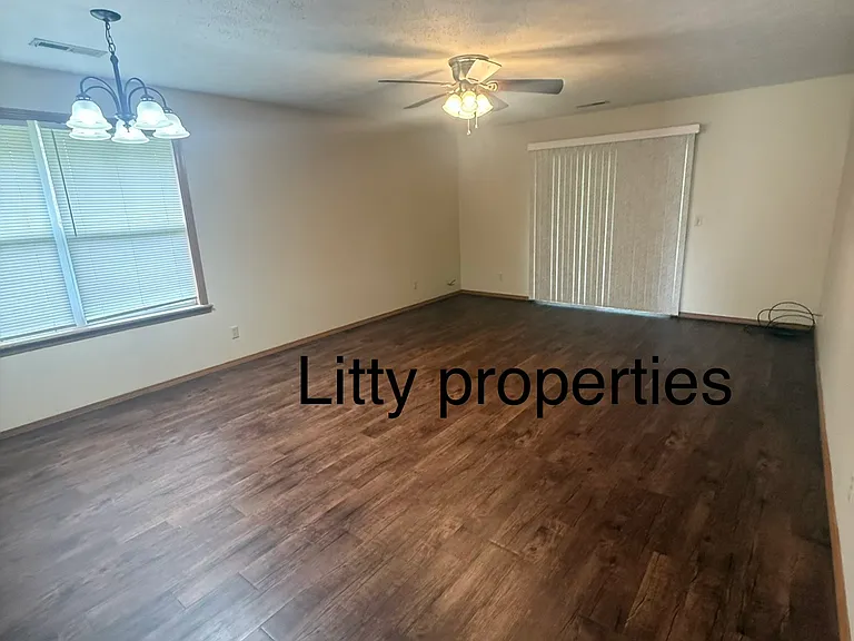 1506 Laurel Rd — Photo 5
