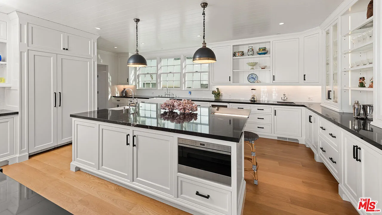 6 bed, 6.5 bath, 5039 sqft, $35,000 — Photo 4