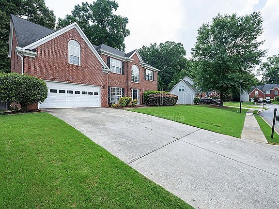 3rd image of 1540 Hampton Hollow Dr