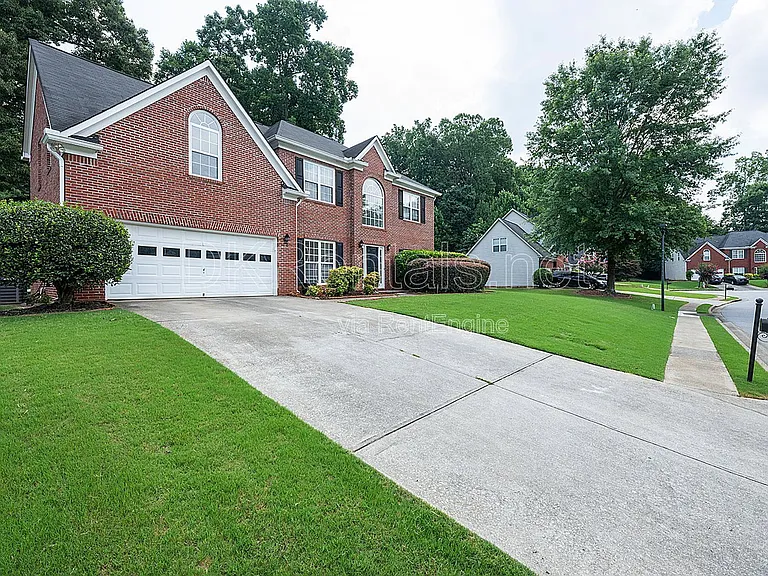 1540 Hampton Hollow Dr — Photo 3