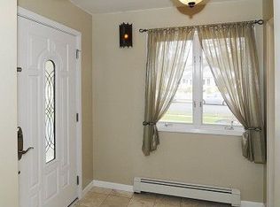 9 Court Ln, Wayne, NJ 07470