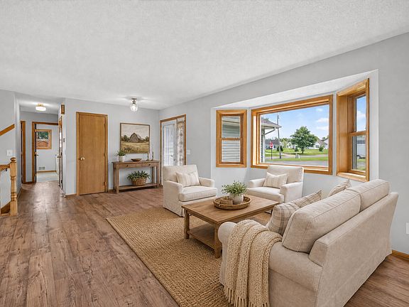 3rd image of 11264 Garnett Ct