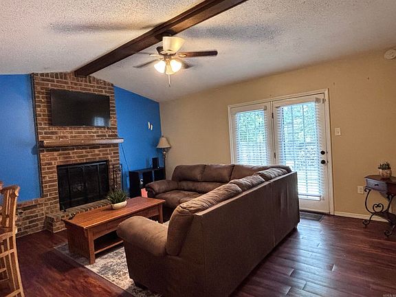 3rd image of 23 Oakridge Dr