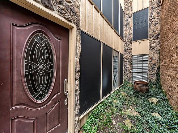 2nd image of 620 Carriage Way