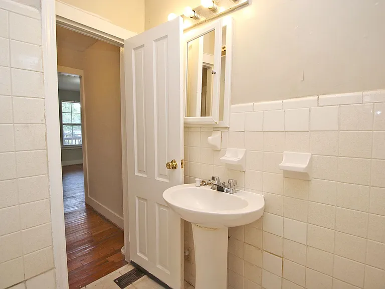 1141 Virginia St — Photo 17