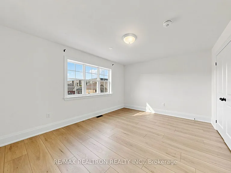 4 Braeburn St — Photo 32