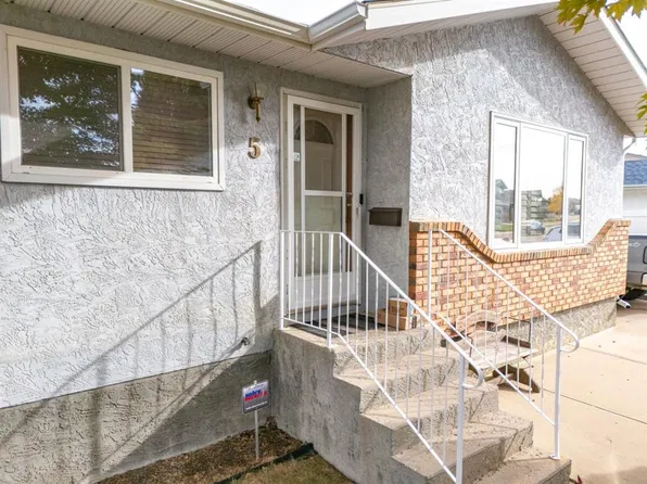 5 SW Stapeford Cres SE, Medicine Hat, AB T1B 3Z1