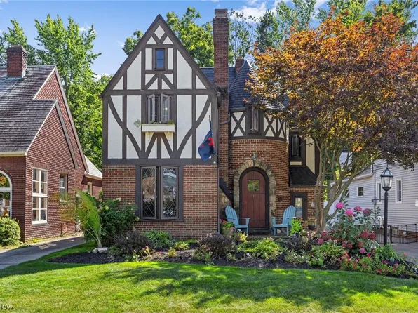 21363 Hillsdale Ave, Fairview Park, OH 44126