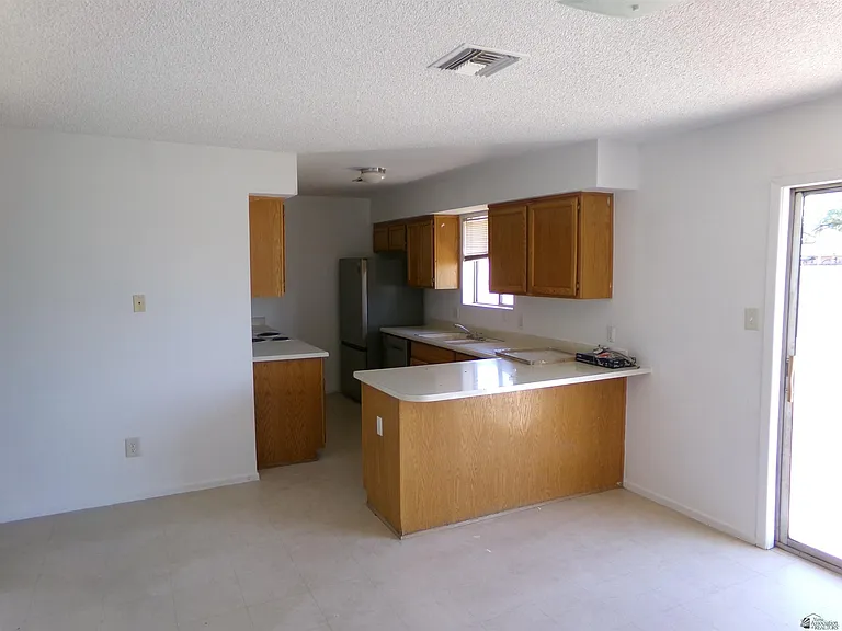 2812 W 28th Pl — Photo 3