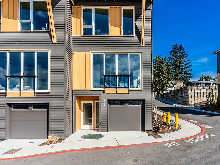 Skyridge Townhouses — Photo 17