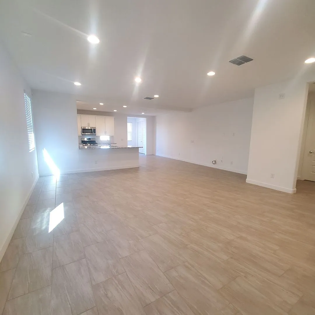 4 Bedroom / 2 Bathroom Newer Home In Apache Junction — Photo 4