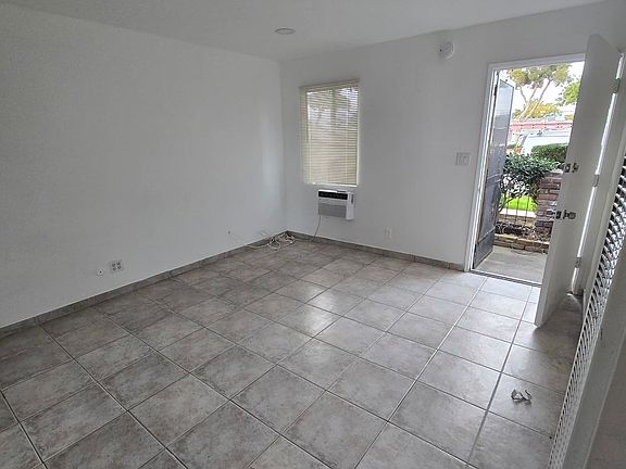 3rd image of 6460 Crescent Ave #1A