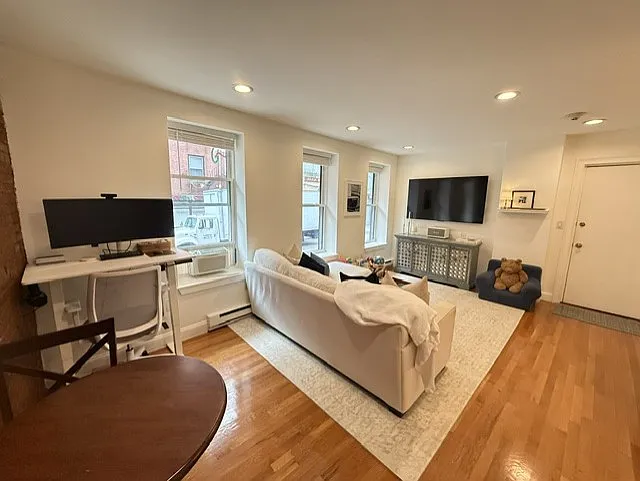 8 Battery St #4 — Photo 3