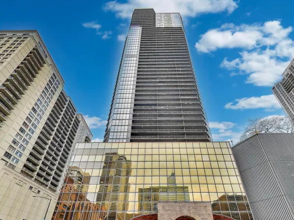 10 E Ontario St APT 1303, Chicago, IL 60611