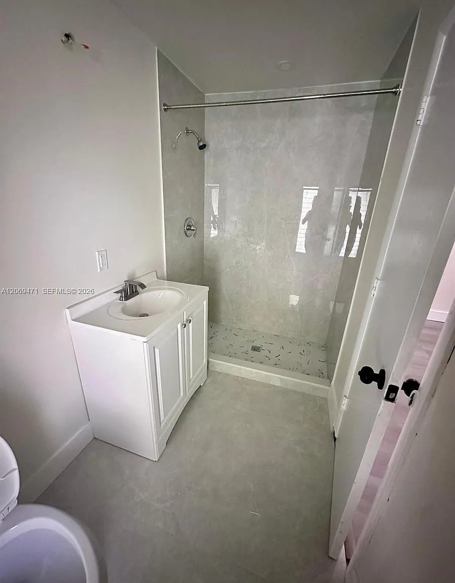 3 bed, 1306 sqft, $3,600 — Photo 2