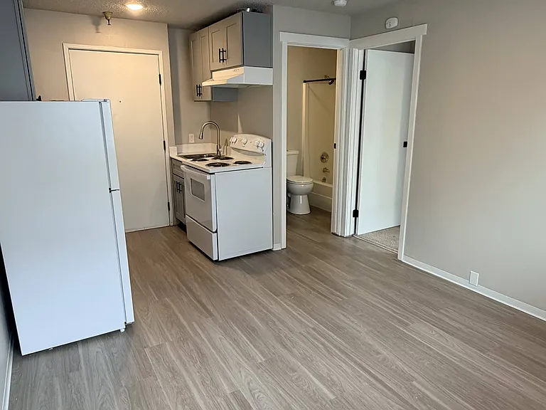 Badger & Blue Lake Apartments — Photo 39