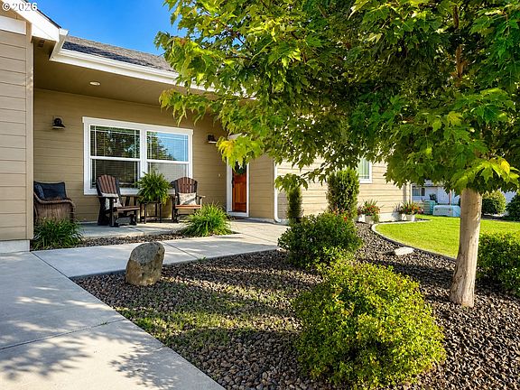 2nd image of 1023 SW Coyote Dr