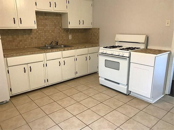 3rd image of 4006 Lincoln Cir