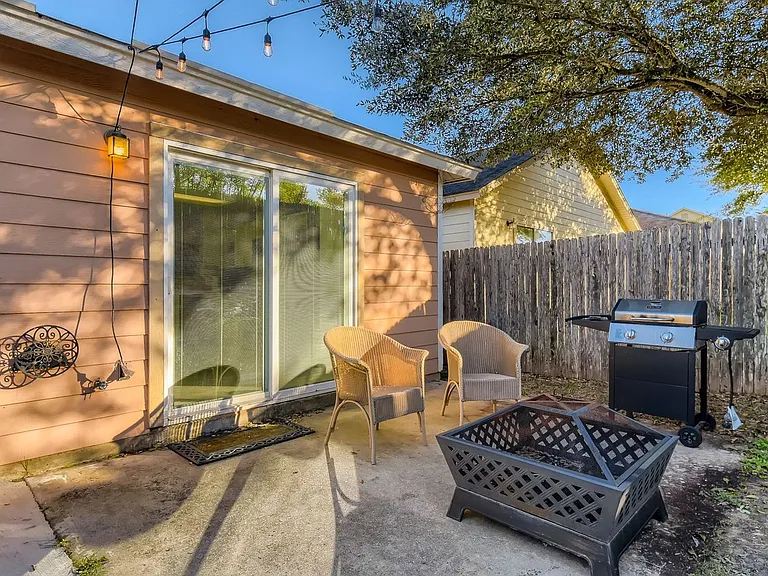 7012 Encanto Trl — Photo 20