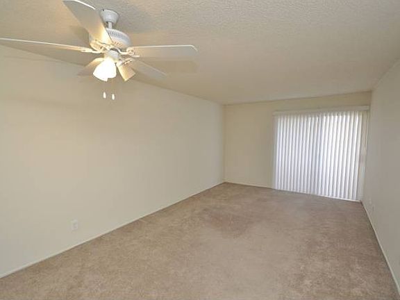 Full Living Room/Dining