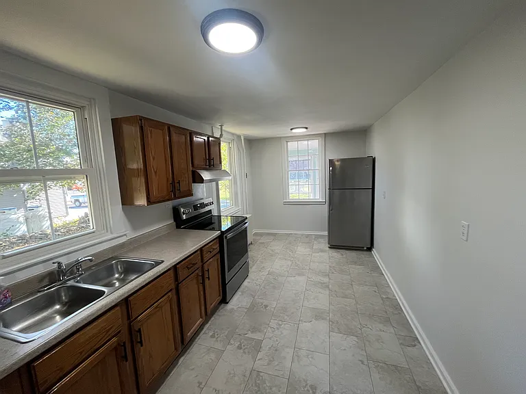 9 Essex Rd — Photo 3