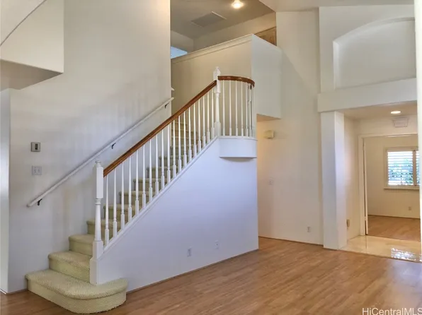 383 Ainahou St, Honolulu, HI 96825