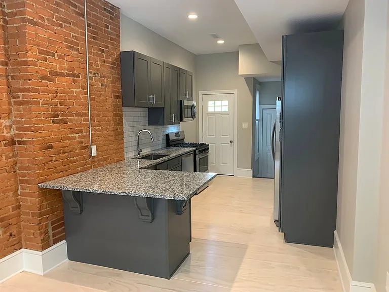 307 N Lime St #2 — Photo 4