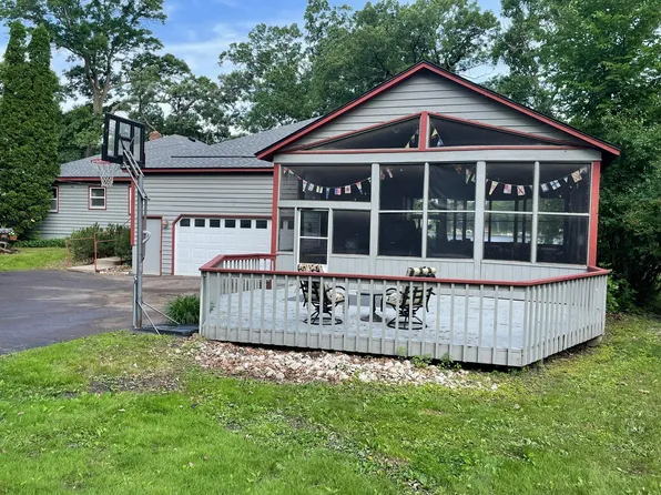 595 Heinel Dr, Roseville, MN 55113