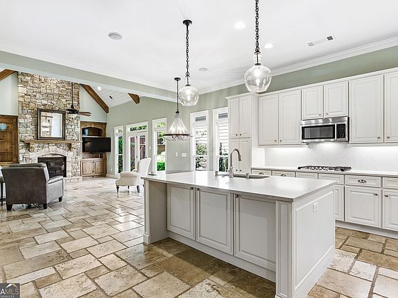 2nd image of 2901 Gateland Sq