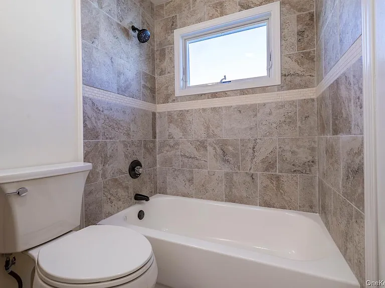542 E Pine St #UPPER — Photo 18