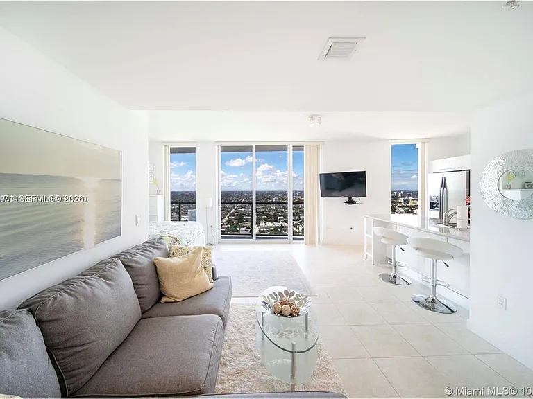 185 SW 7th St #3600 — Photo 2