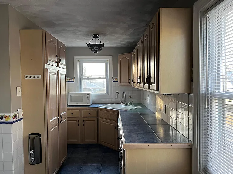 1-346 Princess Ave #1 — Photo 6