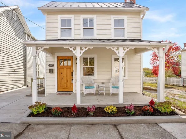 207 South St SE, Leesburg, VA 20175